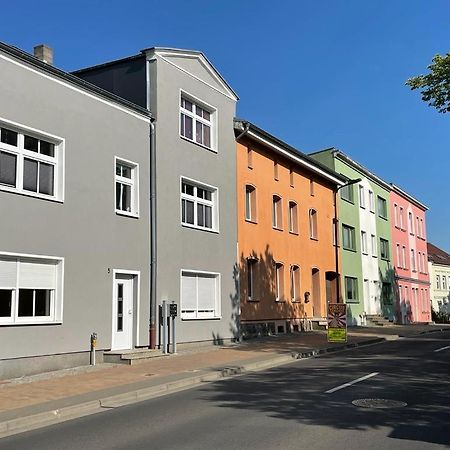 Modern Eingerichtet-Stadtnah-Ferienwohnung Mit Geschirrspueler Und Waschmaschine Friedland  Esterno foto