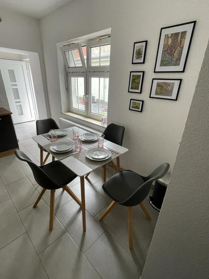 Modern Eingerichtet-Stadtnah-Ferienwohnung Mit Geschirrspueler Und Waschmaschine Friedland  Esterno foto