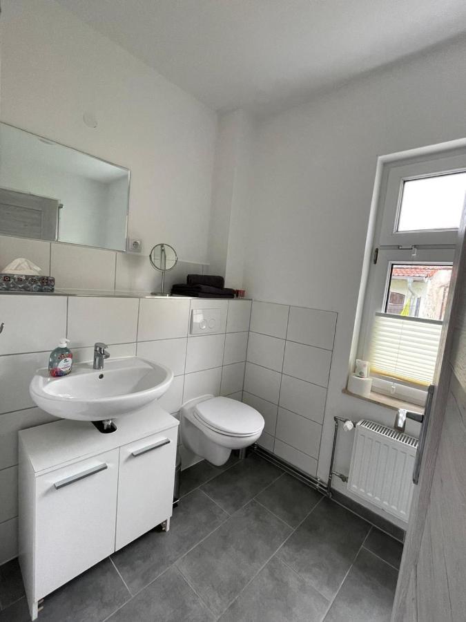 Modern Eingerichtet-Stadtnah-Ferienwohnung Mit Geschirrspueler Und Waschmaschine Friedland  Esterno foto